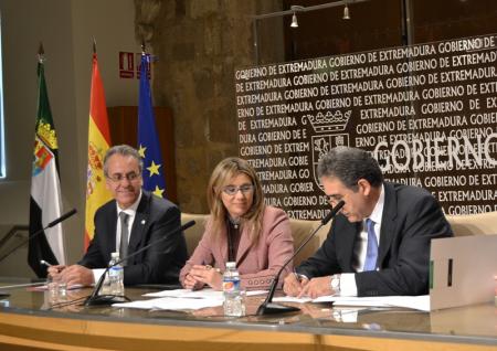 Extremadura Avante y la UEx firman un convenio para el desarrollo conjunto de acciones de formación en materia de internacionalización