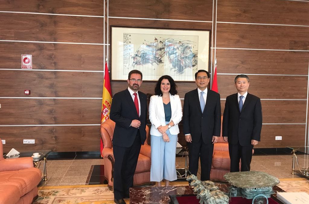 Rosa Balas y Miguel Bernal analizan con el embajador de China en España las oportunidades comerciales entre Extremadura y el país asiático