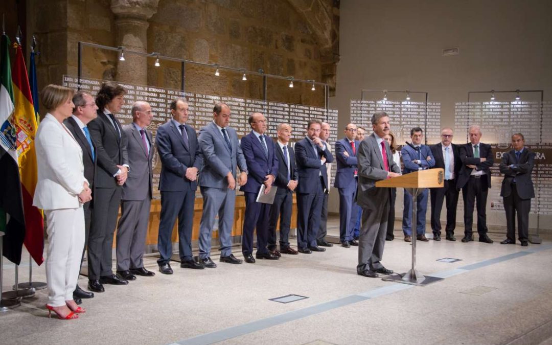 La Junta de Extremadura firma un convenio de colaboración con trece entidades financieras para impulsar y mejorar la financiación empresarial