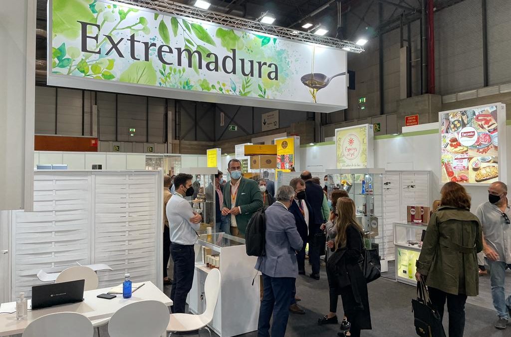 Un total de setenta empresas agroalimentarias extremeñas promocionan sus productos en la feria ‘Salón Gourmets’ de Madrid