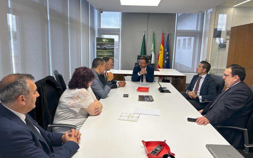 El consejero Santamaría se reúne con la directiva de la Coordinadora Española de Polígonos Empresariales para compartir nuevas prácticas en la explotación del sector logístico extremeño