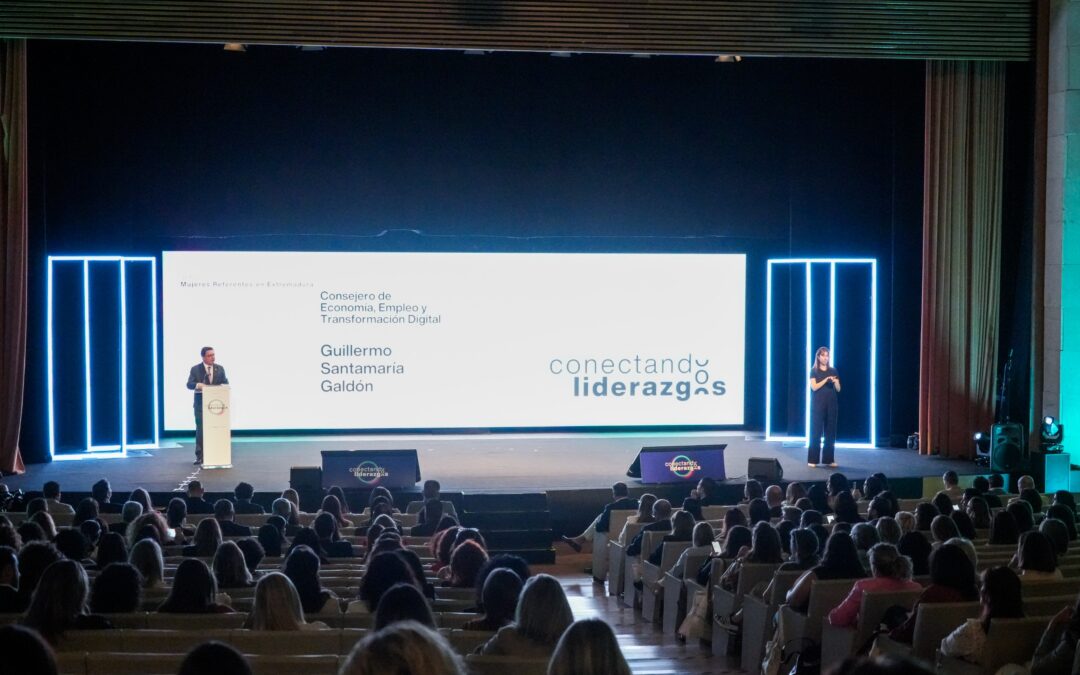 Guillermo Santamaría destaca el compromiso de Extremadura con el emprendimiento y el liderazgo femenino, en la inauguración del II Foro Conectando Liderazgos