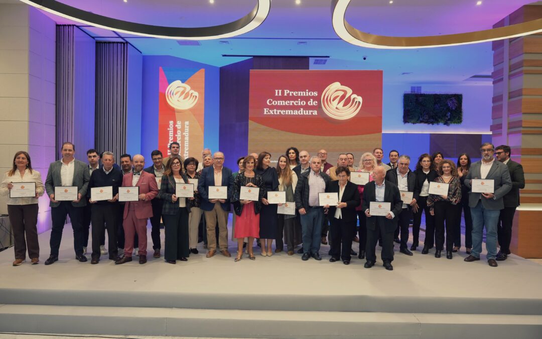 El III Foro de Comercio de Extremadura rinde homenaje al pequeño comercio y reúne en Cáceres a más de 200 profesionales del sector